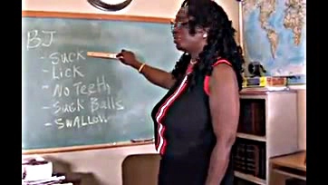 Mature black teacher gets intimate with herself