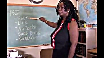 Mature black teacher gets intimate with herself