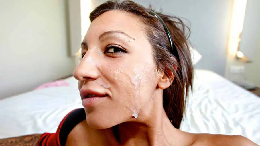 Spanish slut gets a nice facial