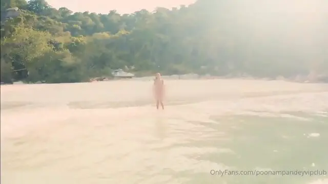 Poonam Pandey beach video