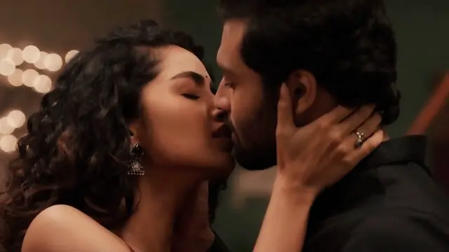 INDIAN ACTRESS [ ANUPAMA PARAMESWARAN] HOT KISSING AND BED SCENES. HD