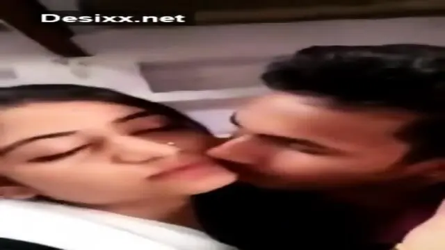 Indian kissing mms mp4