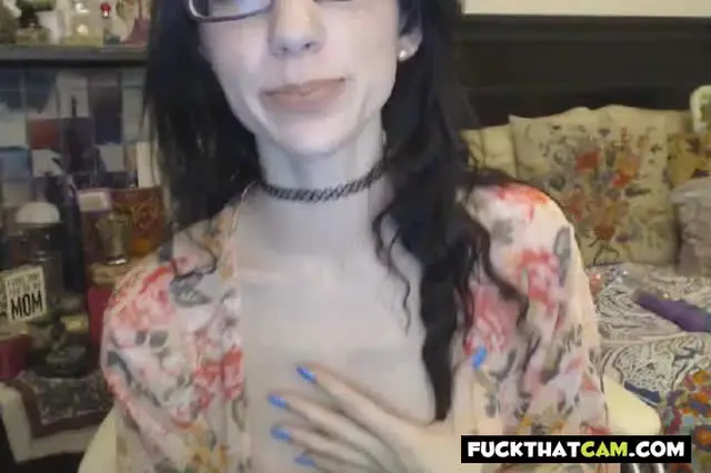 Nerdy webcam babe webcam babe masturbate her pussy