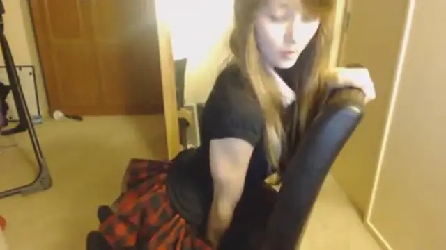 Webcamer MissAlice wearing a plaid skirt