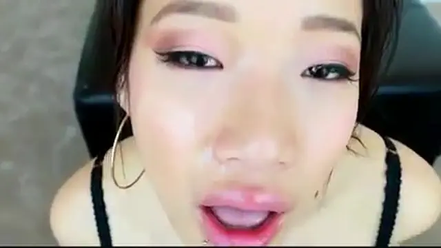 Deep throat of Asian young woman