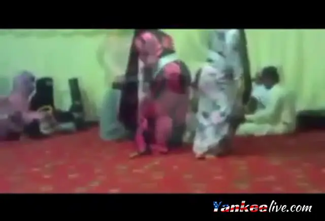 Omg! thick arab women twerking! (must watch)