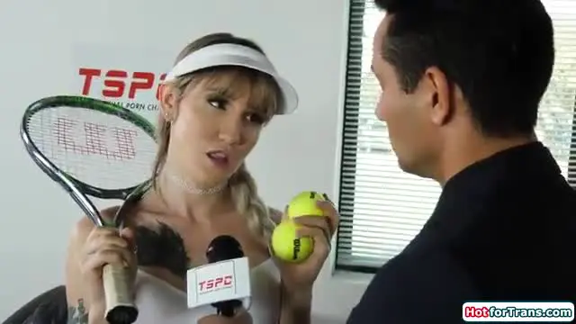 Shemale tennisplayer Lena Moon is sucked