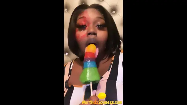 AMAZING BBW EBONY sucking DILDO