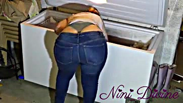 Sister's massive butt trapped, let's bang!