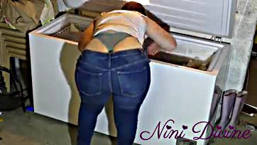 Sister's massive butt trapped, let's bang!