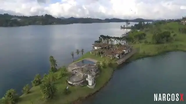 NARCOS X - Wild Colombian fuck indoors and outdoor threeway at the lake house