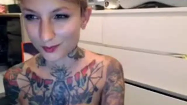 Tattoed girl masturbates on webcam