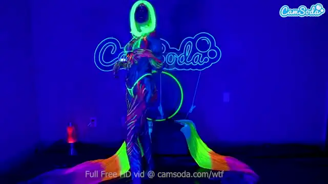 Camsoda- Busty babe in bodypaint toying