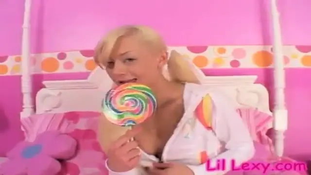 Lil lexy masturbates using her big lolly