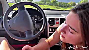 Girlfriend gave blowjob and swallowed cum in car