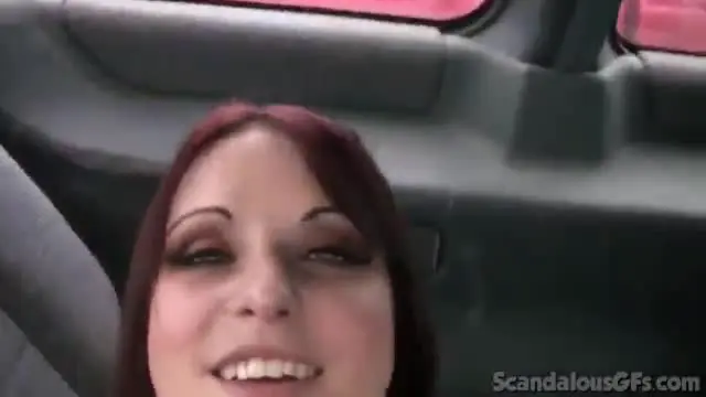 Teen hottie masturbates in car