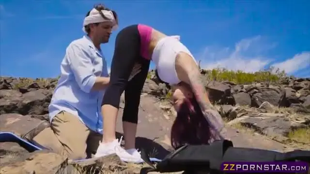 Sporty chick in ripped yoga pants gets fucked outdoors