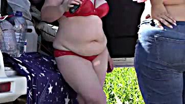 Fat lesbians make sex film in public, fetish content