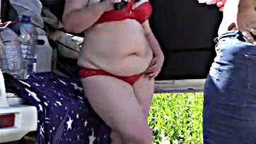 Fat lesbians make sex film in public, fetish content