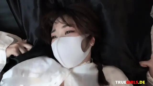 Cute Chinese Teen Fucked when she was playing Nintendo switch