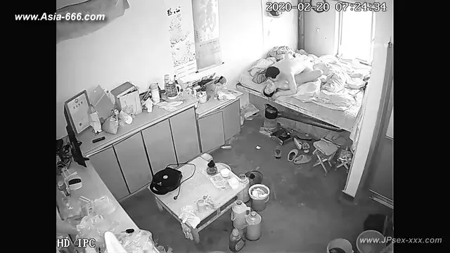 Hackers use the camera to remote monitoring of a lover's home life.555