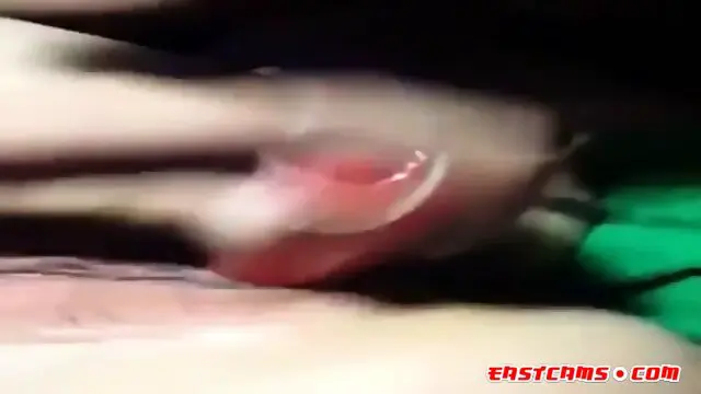 Cute Chinese girl squirting masturbation using toy!