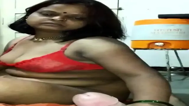 Mature Dehati aunty having sex with Devar.mp4