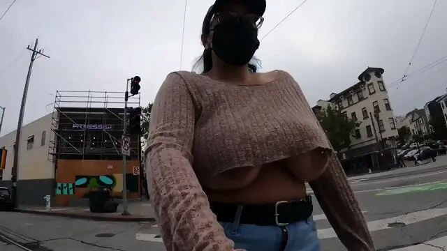 Public underboob