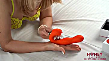 Blonde's intense orgasm review: vibrator and clit licker combo