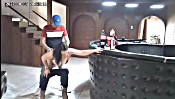 Dude's cheating ass gets busted, then gets beat up