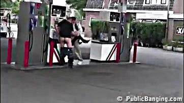 Pregnant woman gets intimate with strangers at a pump