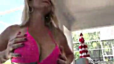 Blonde gets facial from sugar daddy in explicit sex act