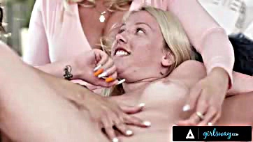 Rich couple fingers Dixie Lynn's pussy hard