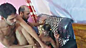 Teen threesome sex video features Bengali couples