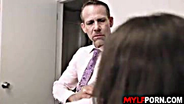 Office tryst between MILF and boss gets intense