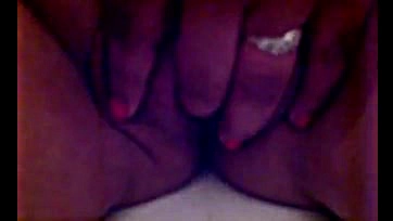 Fiancée masturbates with fingers, sends explicit message