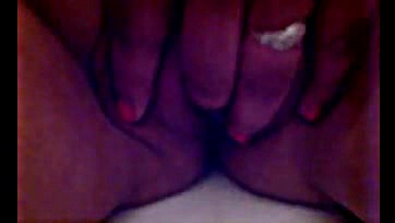 Fiancée masturbates with fingers, sends explicit message