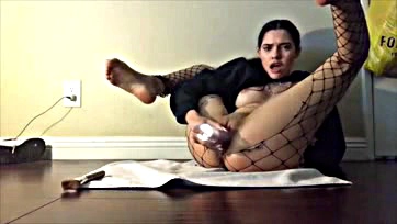 Teen Latina girl gets naughty with foot fetish