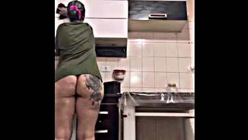 I caught my maid cleaning the kitchen, damn!