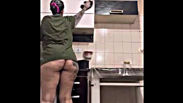 I caught my maid cleaning the kitchen, damn!