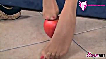 Foot fetish alert: Snow White's toes tease, tantalize