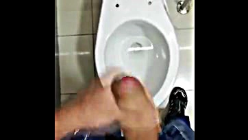 Man masturbates openly in mall bathroom, no shame