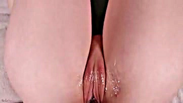 Sister's pussy is ridiculously wet for cum filling